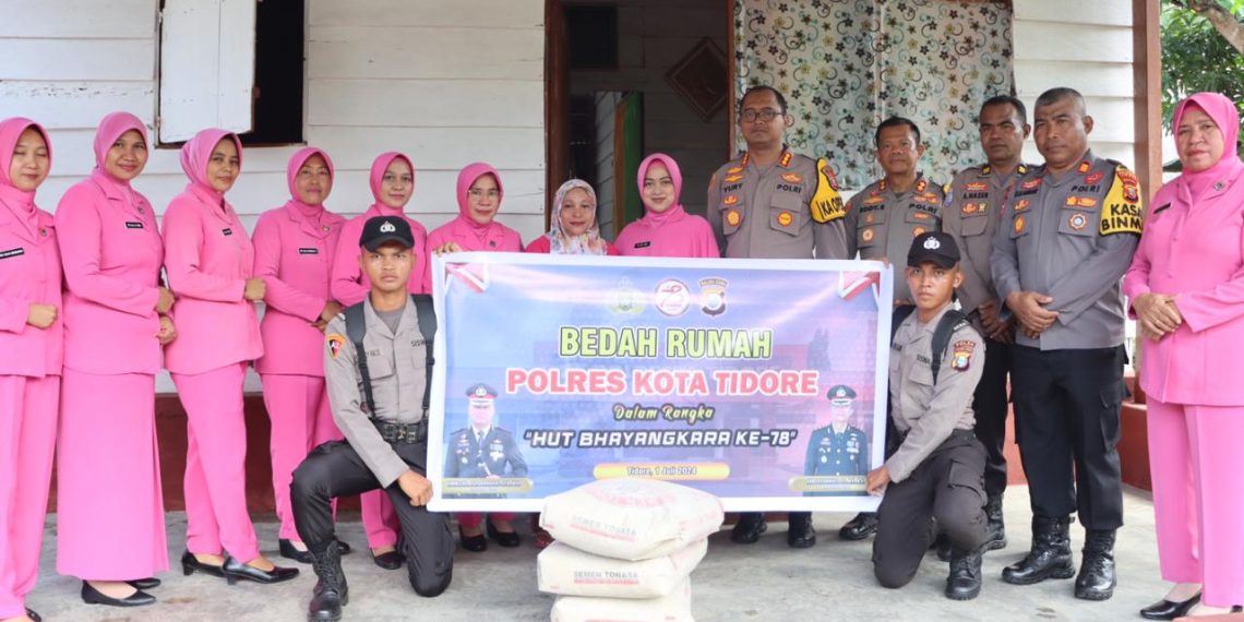 Sambut HUT Bhayangkara Ke-78, Kapolresta Tidore Rehab Rumah Warakawuri