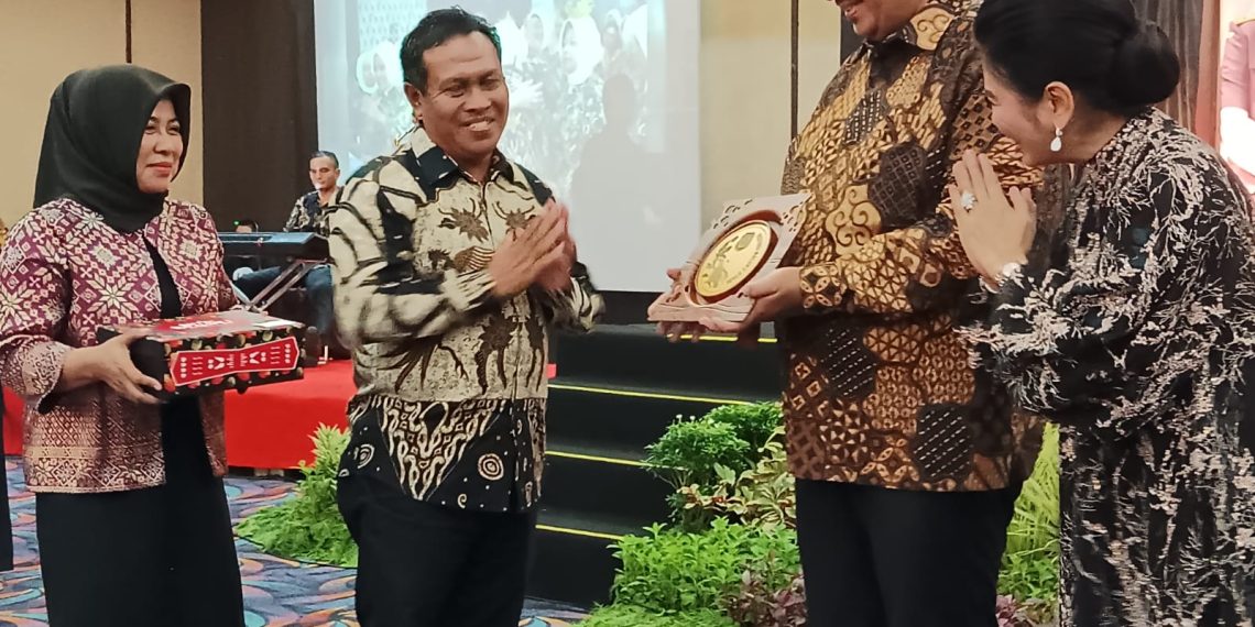 Plh. Sekprov Hadiri Acara Pisah Sambut Kajati Malut