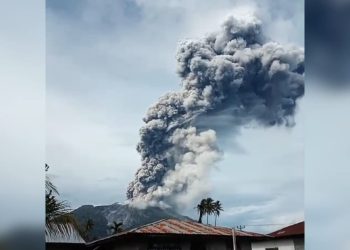 Gunung Api Ibu di Halmahera Barat Kembali Erupsi Sebanyak Dua Kali Dalam Sehari