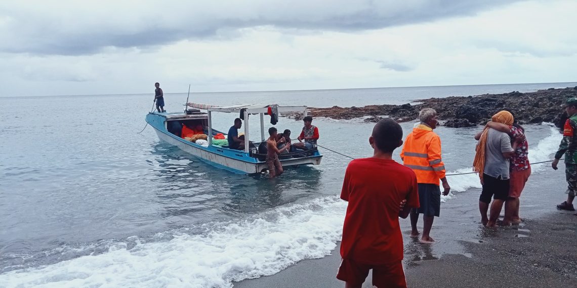 Sempat Lost Contact Longboat Berpenumpang 11 Orang Tujuan Batang Dua Ditemukan Selamat