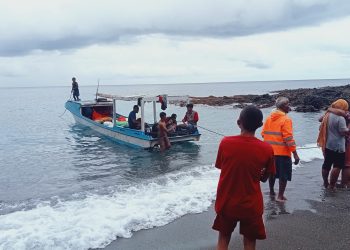 Sempat Lost Contact Longboat Berpenumpang 11 Orang Tujuan Batang Dua Ditemukan Selamat
