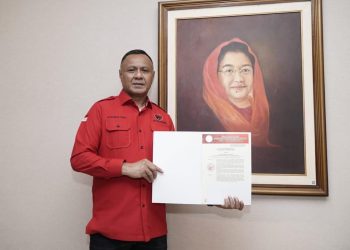 Pasangan Bakal Calon Walikota dan Wakil Walikota Tidore Muhammad Sinen dan Ahmad Laiman Dapat B1KWK PDI-P