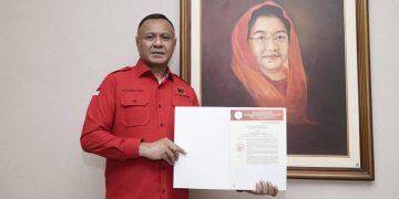 Pasangan Bakal Calon Walikota dan Wakil Walikota Tidore Muhammad Sinen dan Ahmad Laiman Dapat B1KWK PDI-P