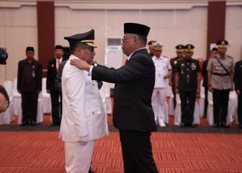 Penjabat Gubernur Malut Samsudin A. Kadir Resmi Lantik Penjabat Bupati Halmahera Tengah Bahri Sudirman
