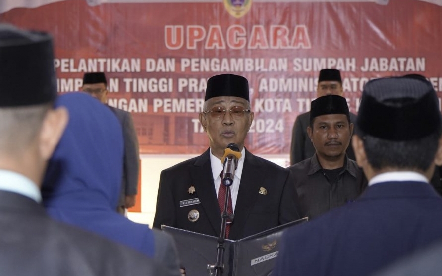 Walikota Tikep Lantik 33 Pejabat Eselon II, III dan IV di Lingkungan Pemerintah Kota Tidore