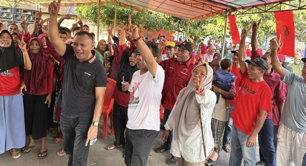 Blusukan ke Tiga Desa di Kecamatan Oba, Pasangan MASI AMAN Disambut Meriah dan Teriakan Kemenangan 
