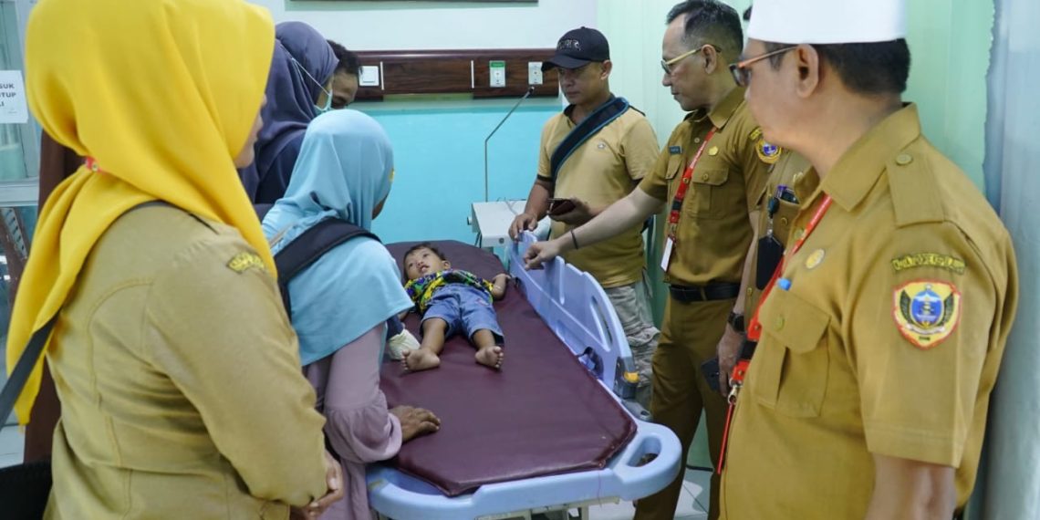 Tim Percepatan Penurunan Stunting Fasilitasi Rujak Berobat Bayi Resiko Stunting Asal Nuku Ke RSD Tidore 