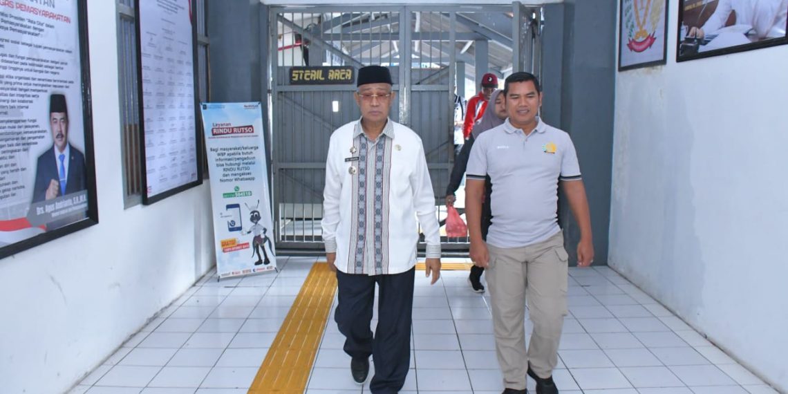 Kunker di Akhir Masa Jabatan, Wali Kota Tidore Borong Hasil Karya Warga Binaan Rutan