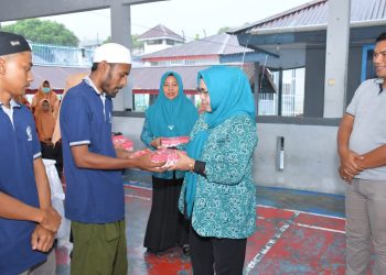 Peduli Sesama Di Bulan Ramadan, TP-PKK dan DWP Kota Tidore Bagikan Takjil Kepada Warga Binaan Rutan Kelas IIB Soasio