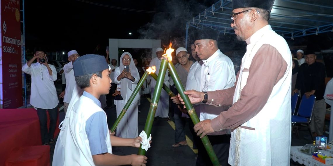 Wakil Walikota Bersama Sultan Tidore Menghadiri dan Membuka Acara Masoninga Soasio
