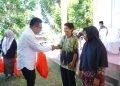 Wakil Walikota Tidore Ahmad Laiman Serahkan Bantuan Bahan Pokok Program 100 Hari Kerja
