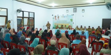 Wakil Walikota Tidore Kepulauan Ahmad Laiman Bagi Pangan Gratis di Oba dan Oba Selatan 