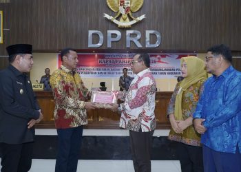 Pertanggungjawaban Pelaksanaan APBD Tahun Anggaran 2024 Resmi Diserahkan Walikota Tidore ke DPRD