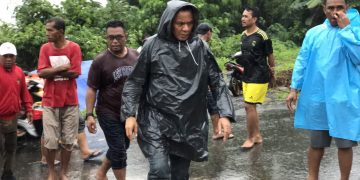 Walikota Tidore Kepulauan Muhammad Sinen Tinjau Lokasi Banjir di Kelurahan Gurabati