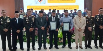 Membantu Tugas Kepolisian, Walikota Tidore Diganjar Penghargaan Dari Kapolda Malut 