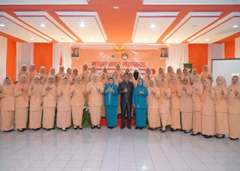 Lantik Pengurus DWP Kota Tidore, Sekot Tidore Berharap Pengurus Berperan Nyata Sebagai Motivator