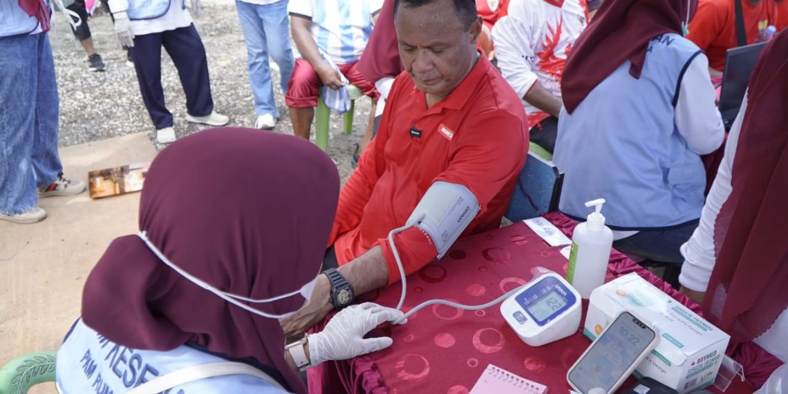 Sambut HUT RI, Walikota Tidore Bersama Ribuan ASN Gelar Jalan Sehat dan Pemeriksaan Kesehatan Gratis di Maitara