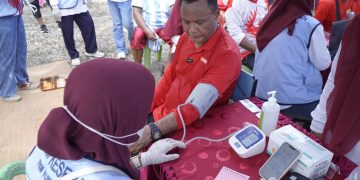 Sambut HUT RI, Walikota Tidore Bersama Ribuan ASN Gelar Jalan Sehat dan Pemeriksaan Kesehatan Gratis di Maitara