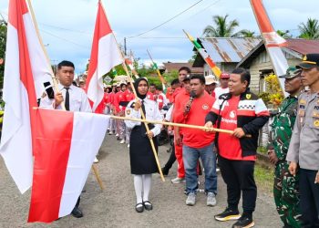 Ketua Komisi III DPRD Tikep Lepas Peserta Kirab Merah Putih di Payahe