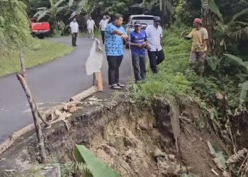 Tinjau Longsor di Jalur Kalaodi-Fobaharu, Ardiansyah Fauzi: Material Longsor Segera Di Bersihkan 
