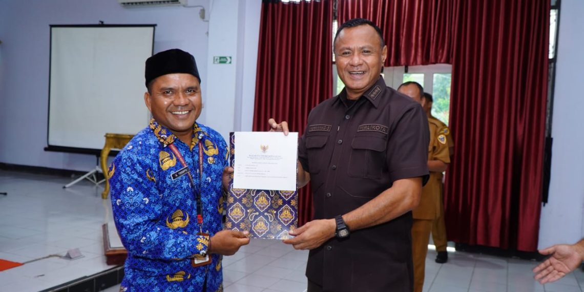 Walikota Tidore Serahkan SK Pengangkatan Kepada 233 PPPK Tahap II 