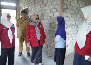 Ketua TP PKK Tidore Tinjau Pendampingan Perbaikan RTLH di Pulau Tidore