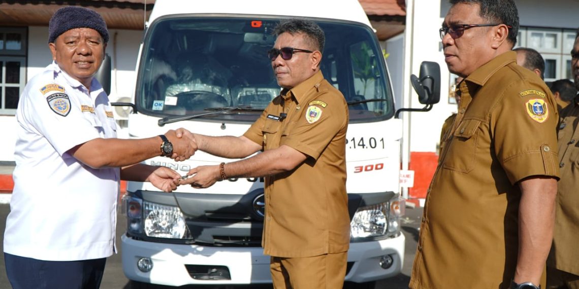Terima Bus Dari Kemenhub Ri, Wawali Tidore Ahmad Laiman Ingatkan ASN Tidore Jaga Disiplin dan Amanah