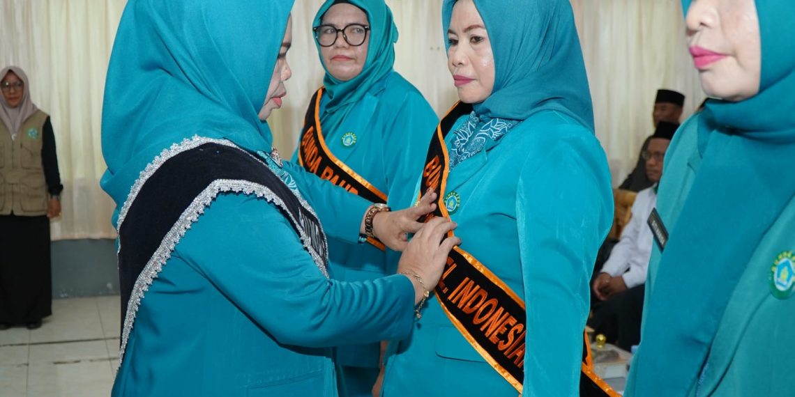 Lantik Ketua PKK Kecamatan Tidore, Hj. Rahmawati Muhammad Sinen Tekankan Inovasi dan Pembentukan Dasa Wisma