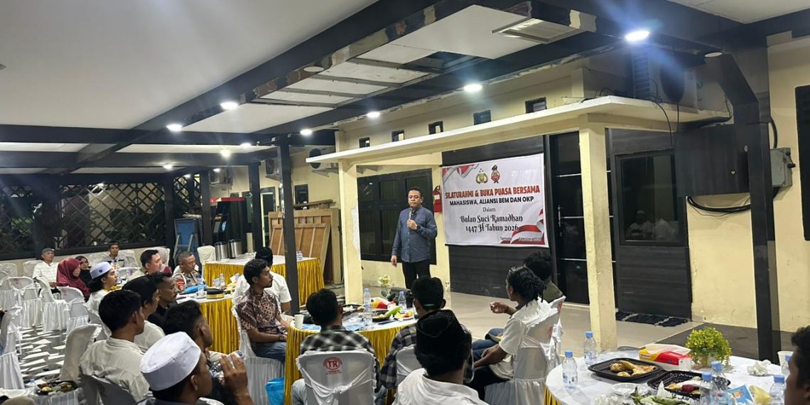 Ditintelkam Polda Malut dan Mahasiswa dalam Agenda Bukber dan Berbagi Sembako