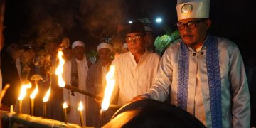 Jaga Tradisi Malam Ela-ela, Wawali Tidore dan Sultan Nyalakan Obor di Kedaton