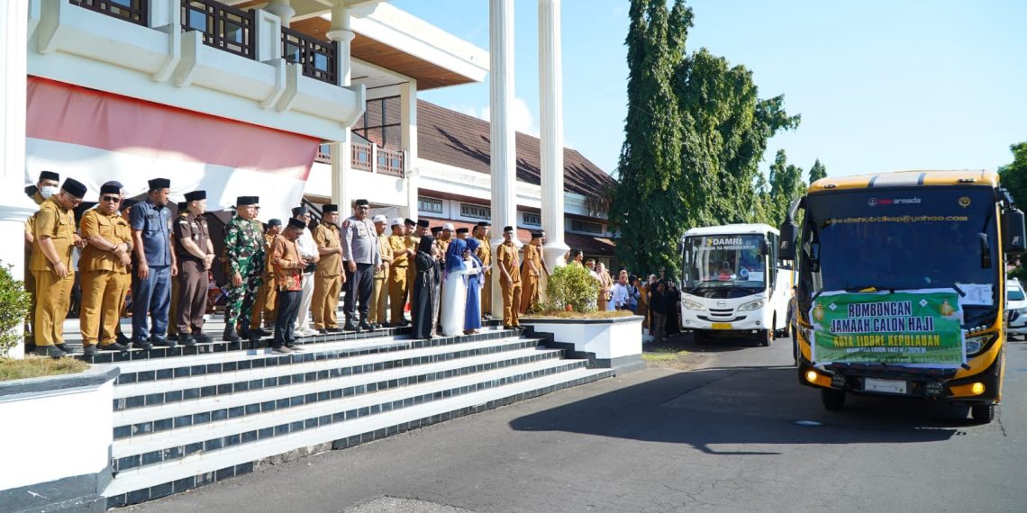 114 Calon Jemaah Haji Tidore Resmi Diberangkatkan ke Tanah Suci