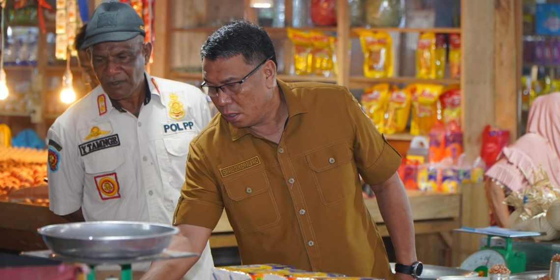 Pastikan Stok Aman Menjelang Idul Adha, Sekda Tidore Gelar Sidak Pasar