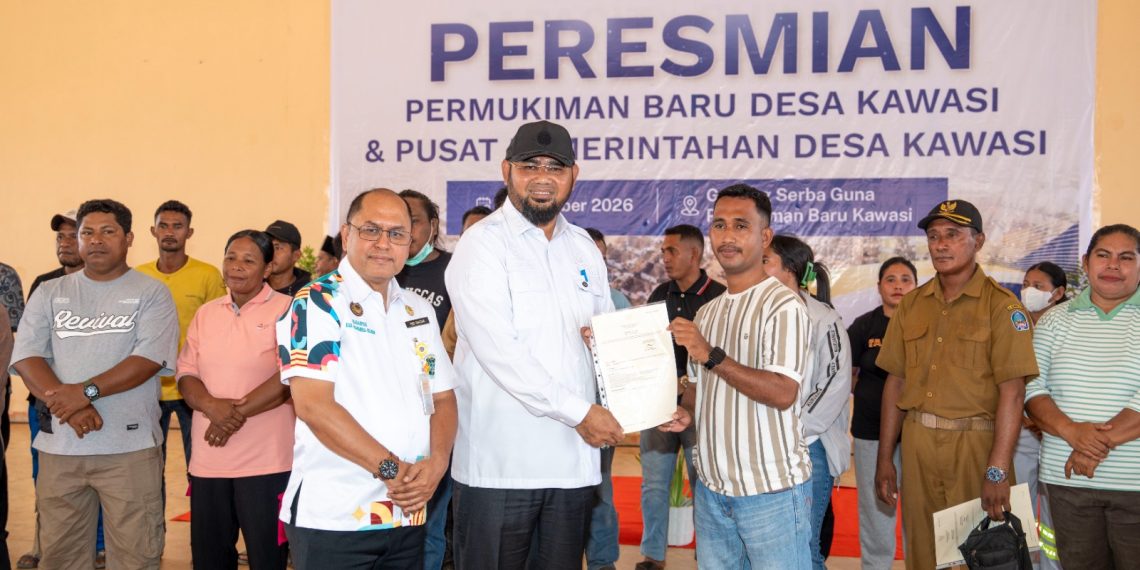 Bupati Halsel Resmikan Permukiman Baru Desa Kawasi, Warga Juga Terima Sertifikat Tanah